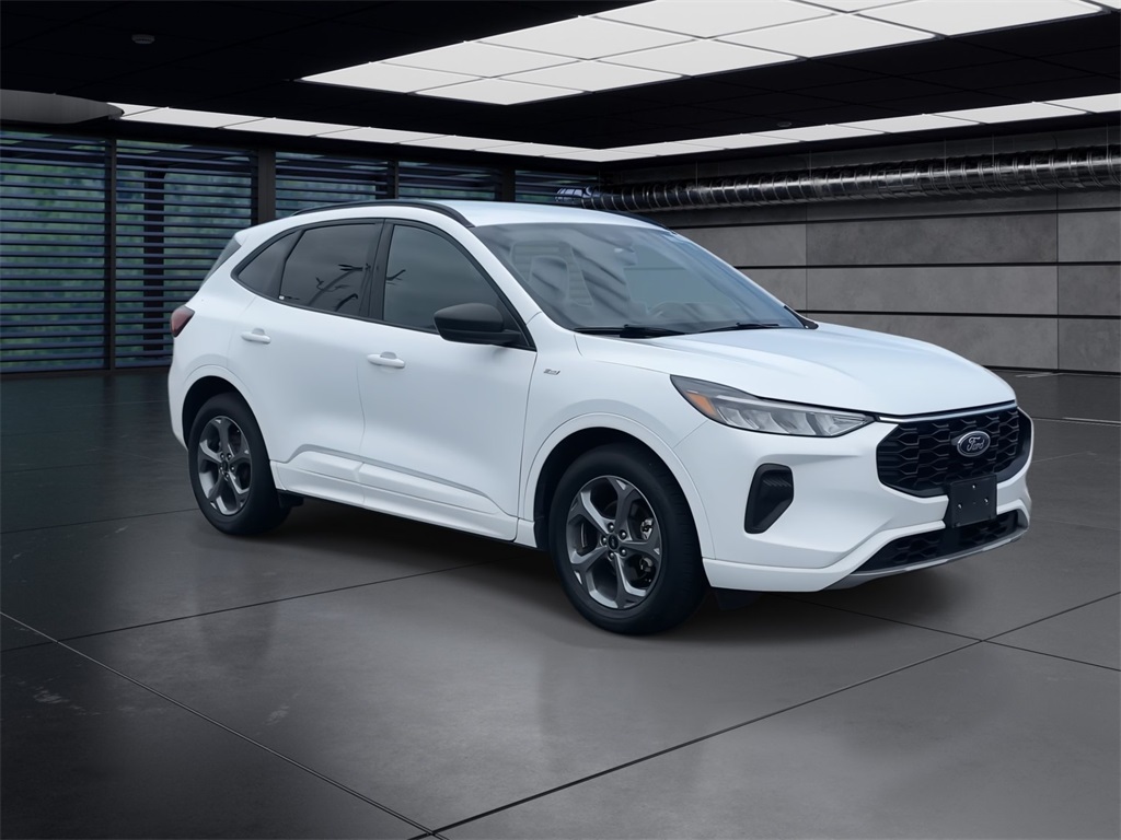 2023 Ford Escape ST-Line photo 2
