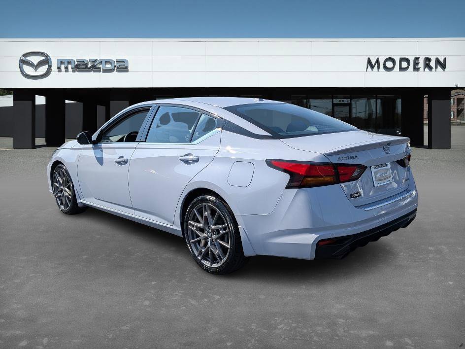 2023 Nissan Altima SR photo 3