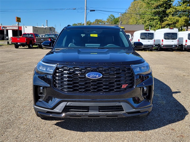 2025 Ford Explorer ST photo 4