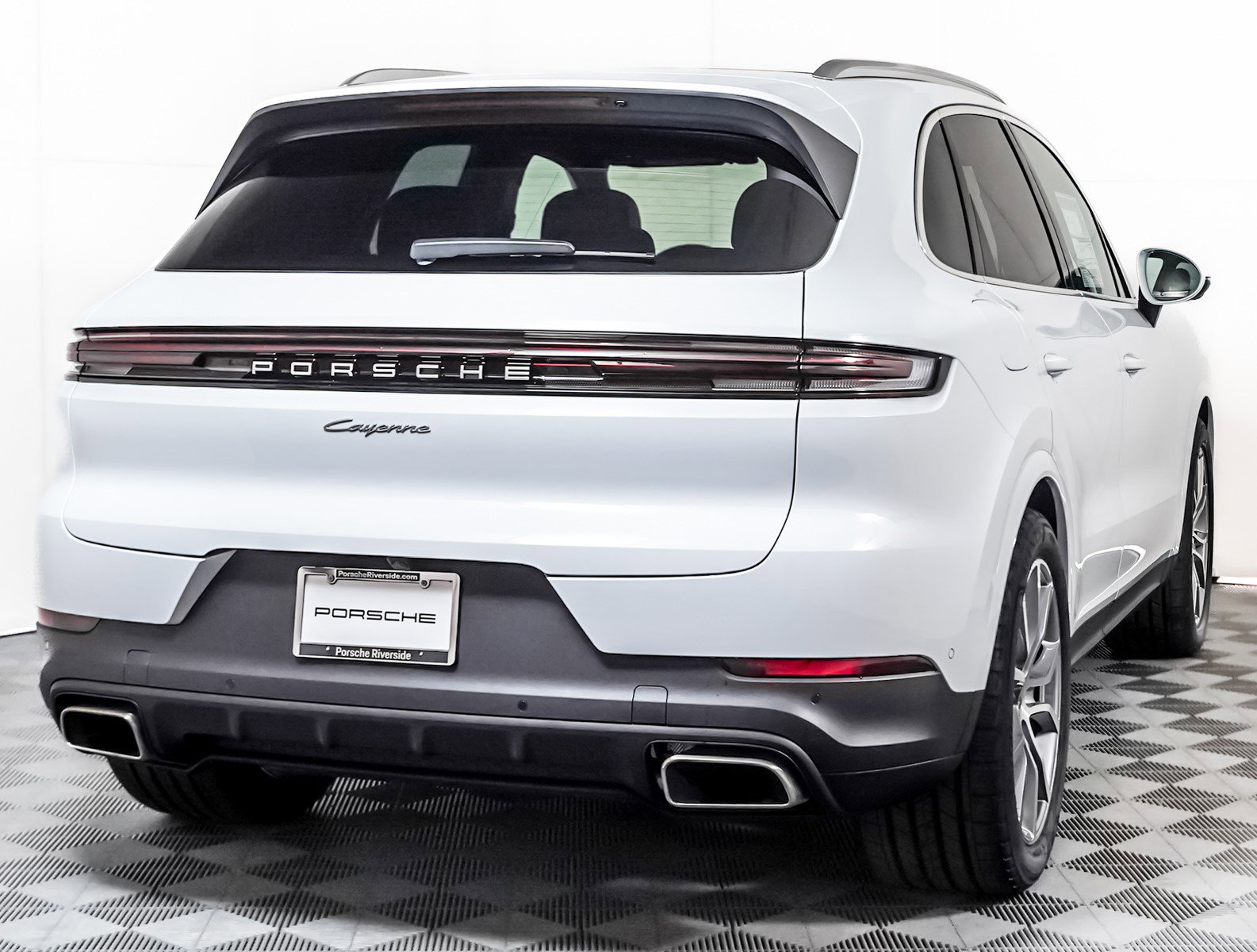 2025 Porsche Cayenne photo 10