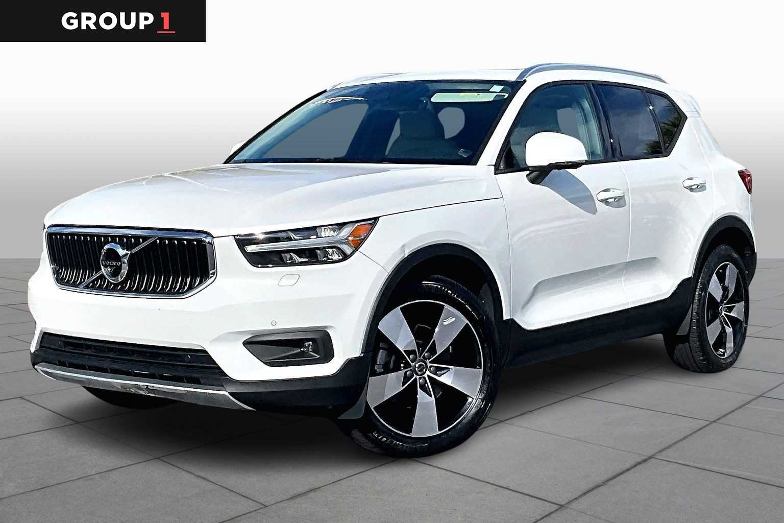 2022 Volvo XC40 Momentum's photo