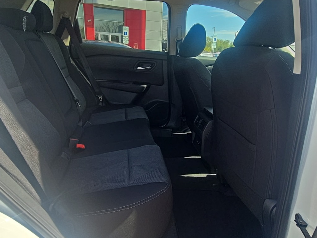 2026 Nissan Rogue SV photo 21