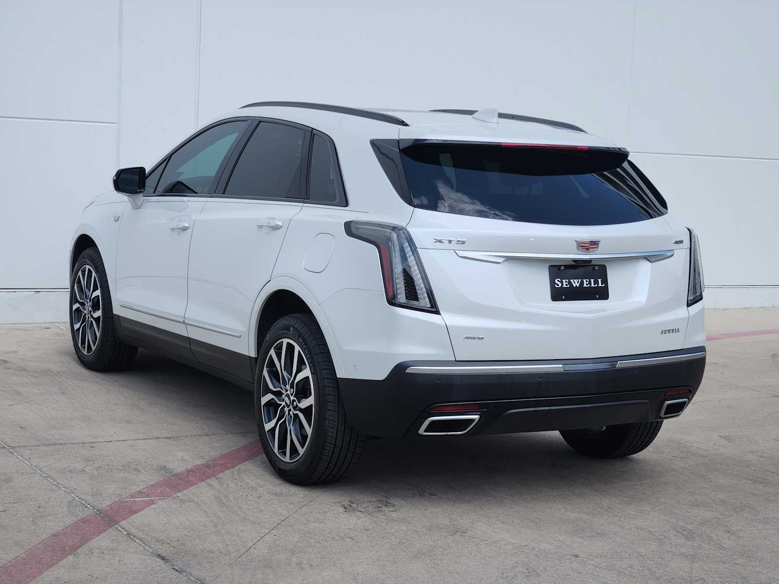 2025 Cadillac XT5 Sport photo 4