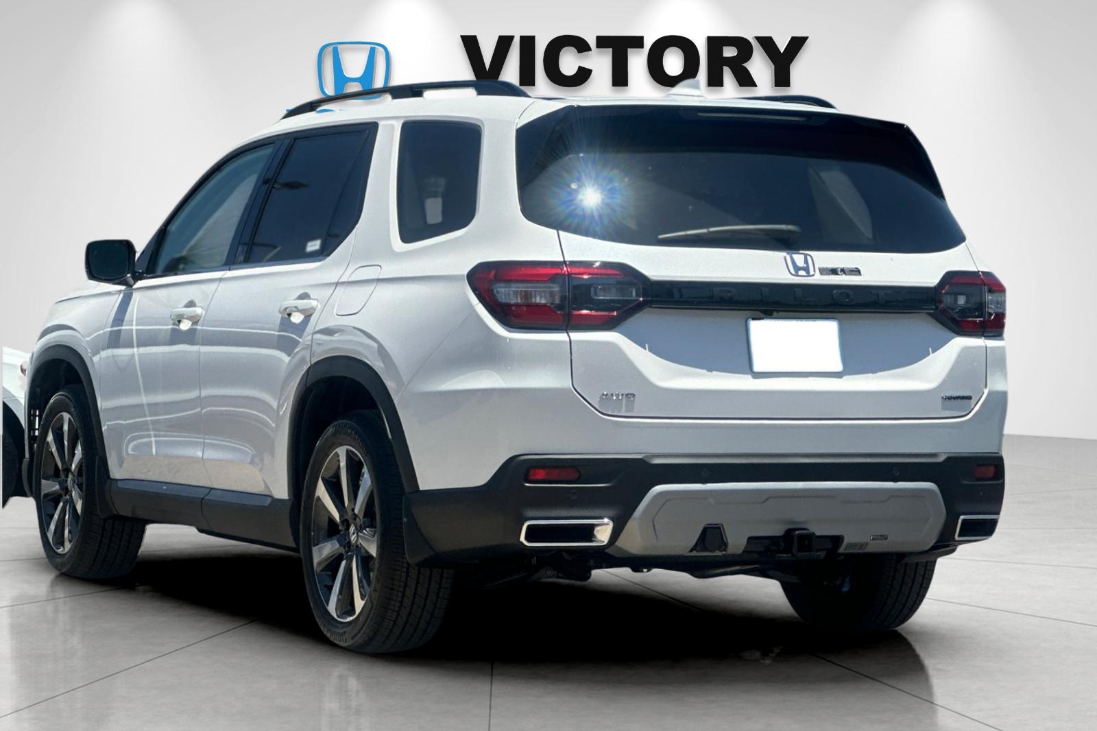 2025 Honda Pilot Touring photo 2