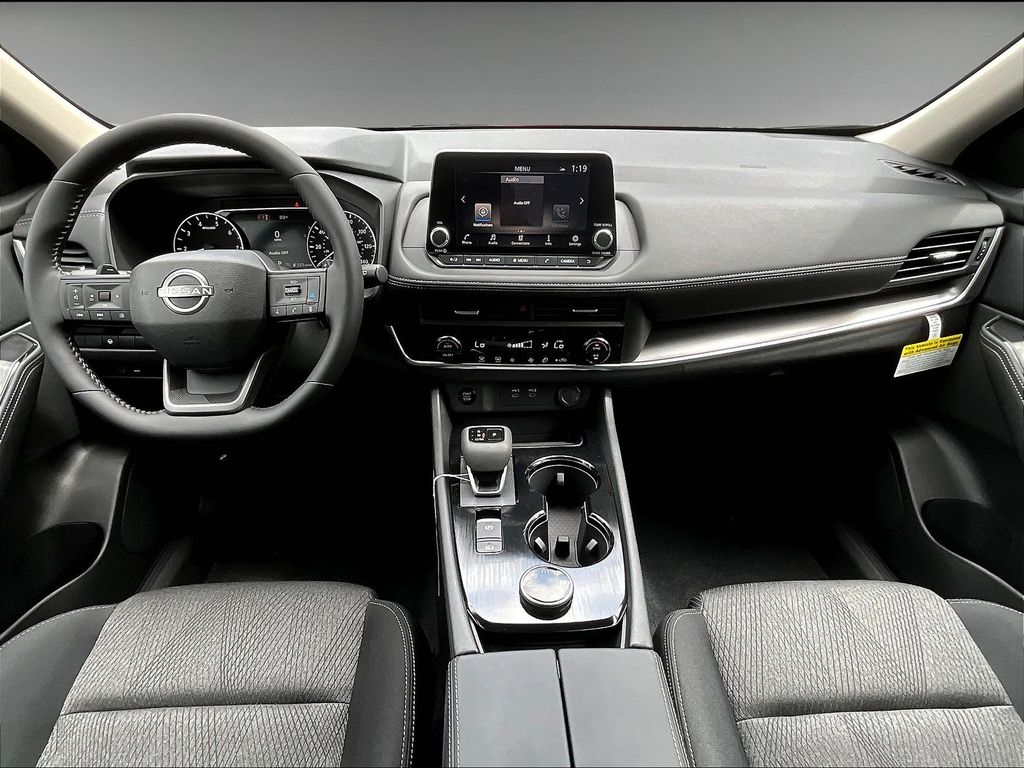 2026 Nissan Rogue SV photo 4
