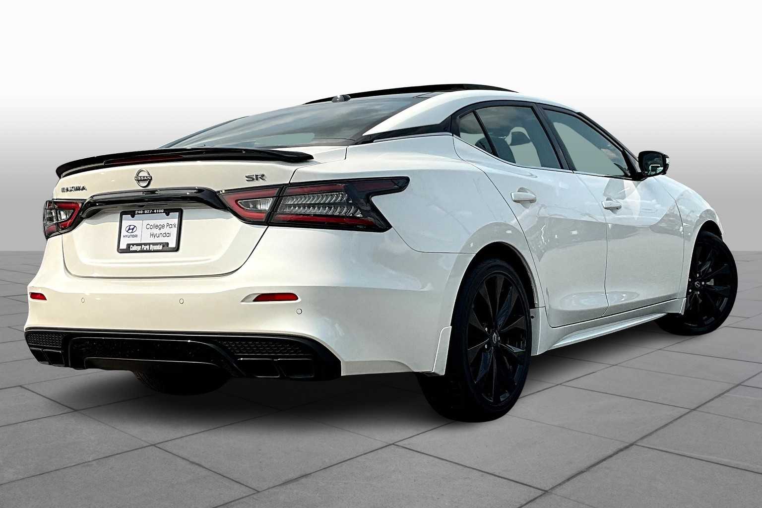 2023 Nissan Maxima SR photo 12
