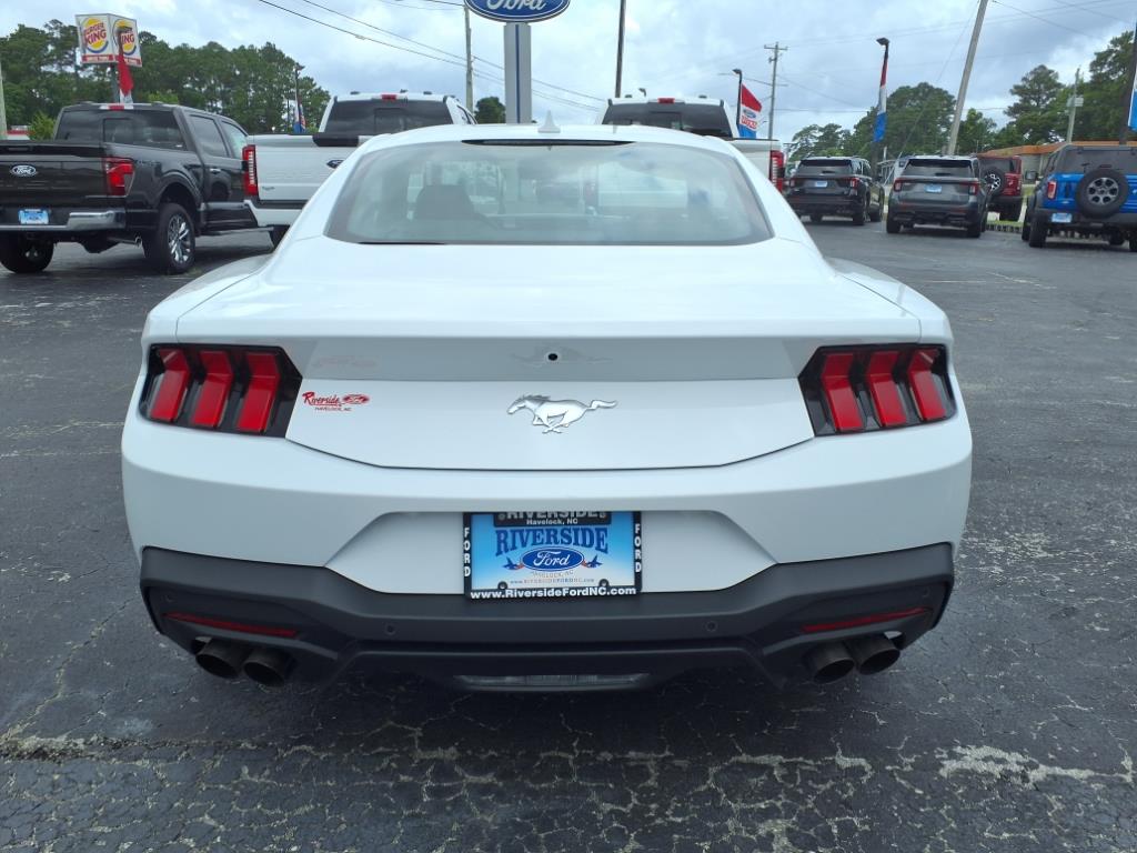 2025 Ford Mustang EcoBoost photo 2