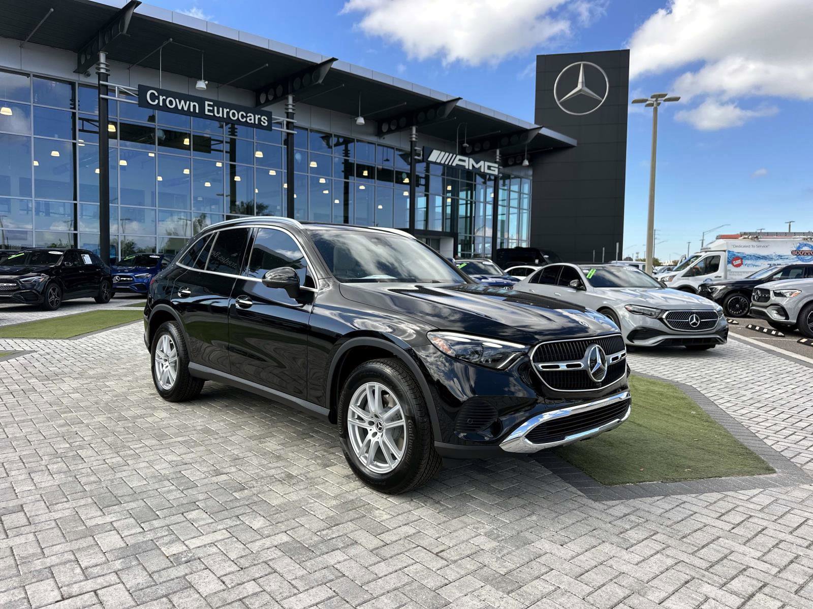 2026 Mercedes Benz GLC 300 photo 2
