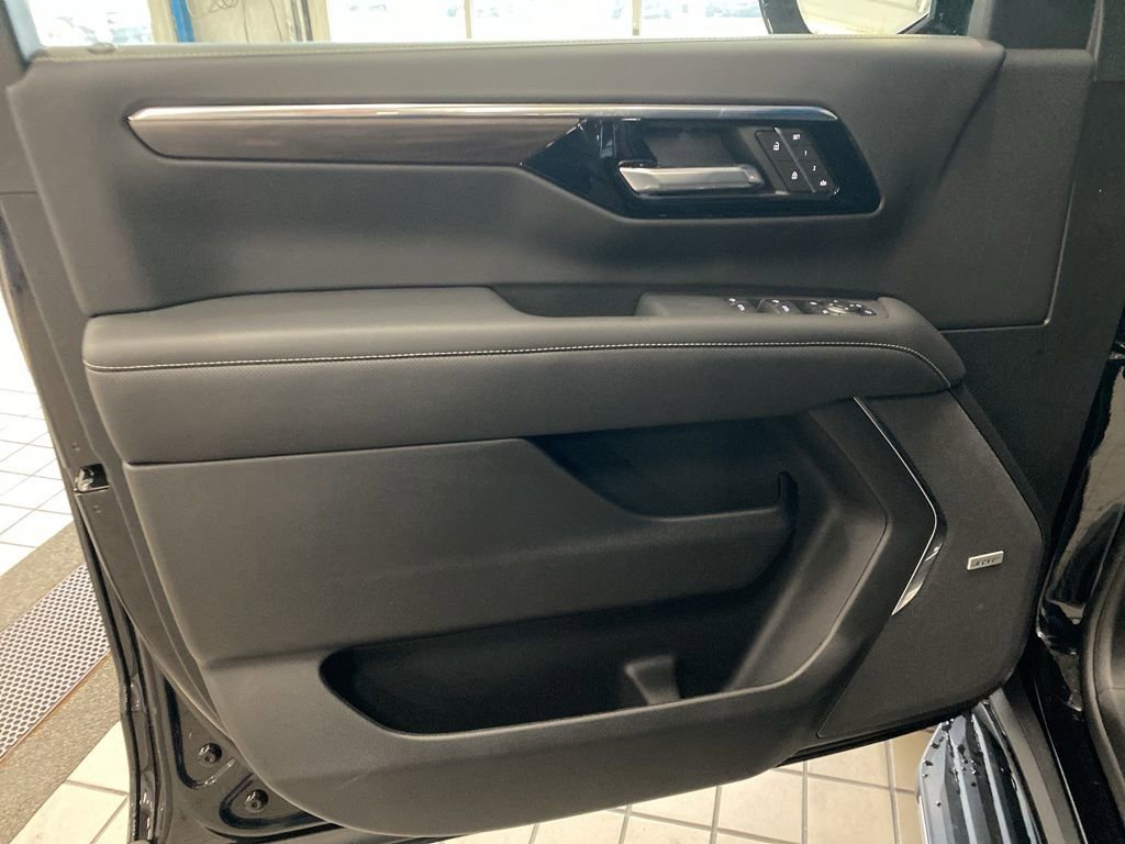 2026 Chevrolet Tahoe Premier photo 4