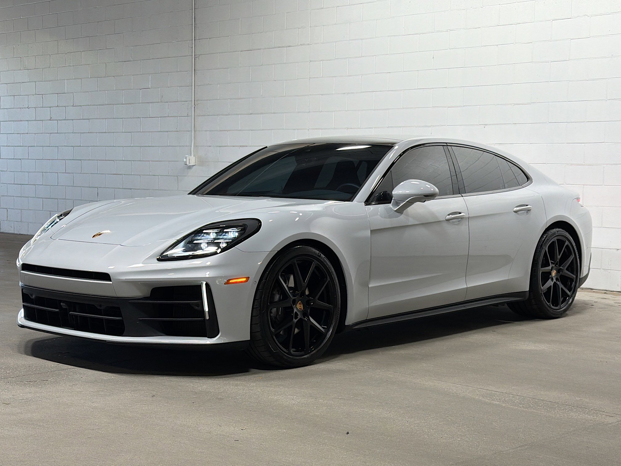 2025 Porsche Panamera Base's photo