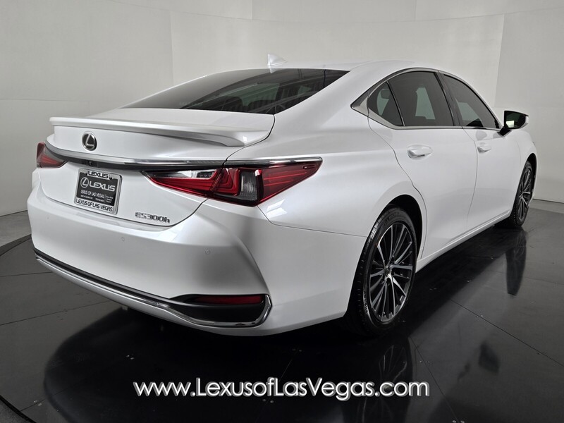 2025 Lexus ES 300h photo 4