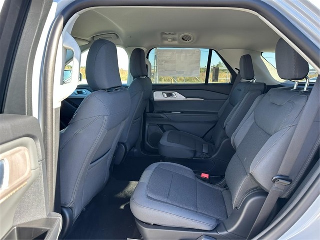 2026 Ford Explorer photo 4