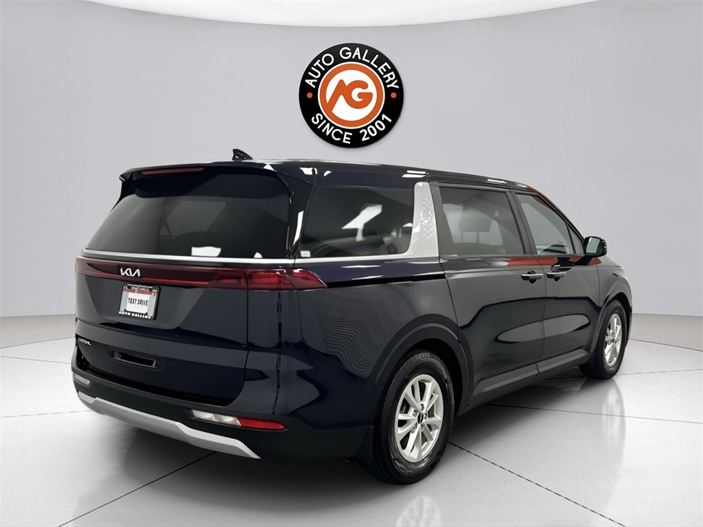 2023 Kia Carnival LX photo 6