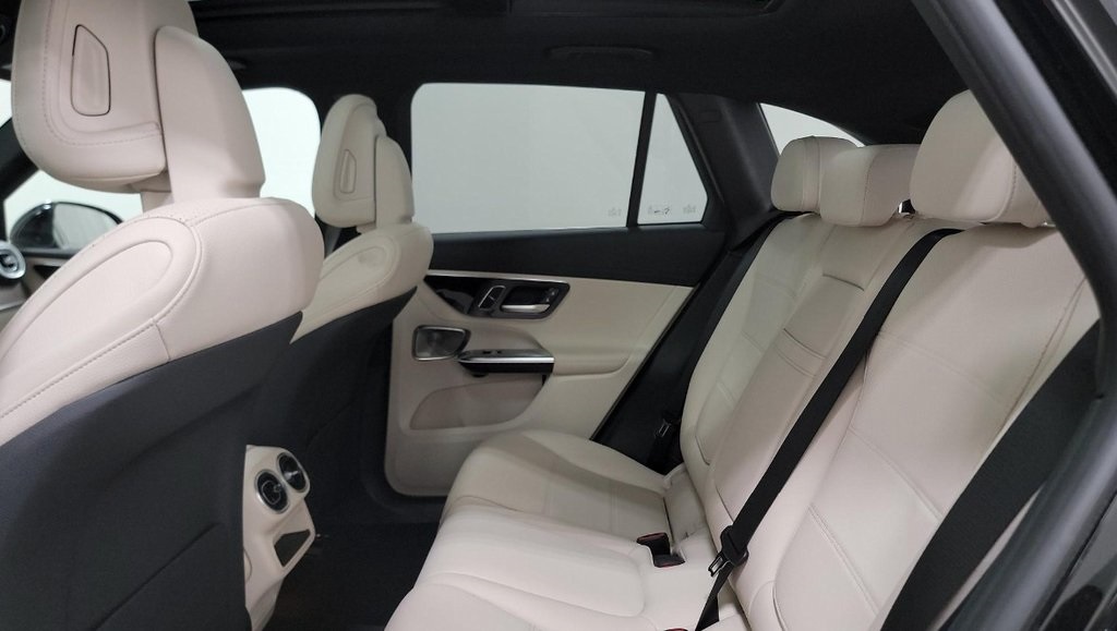 2025 Mercedes Benz GLC 350e 4MATIC photo 9