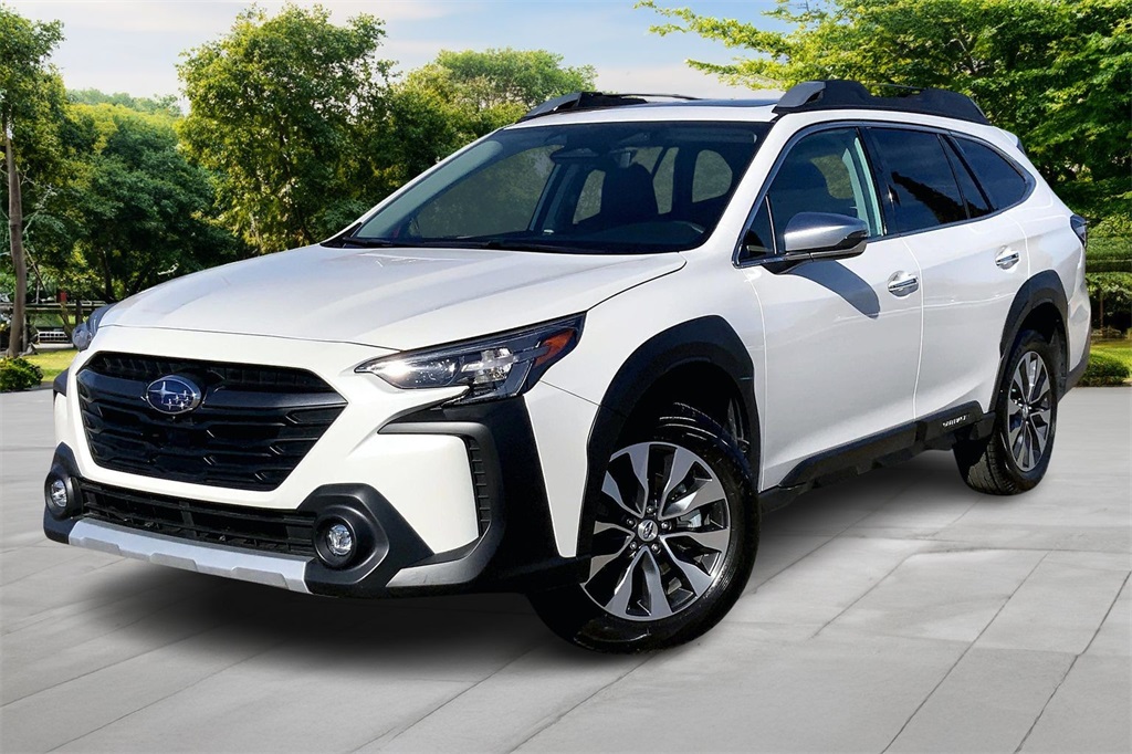 2025 Subaru Outback Touring's photo
