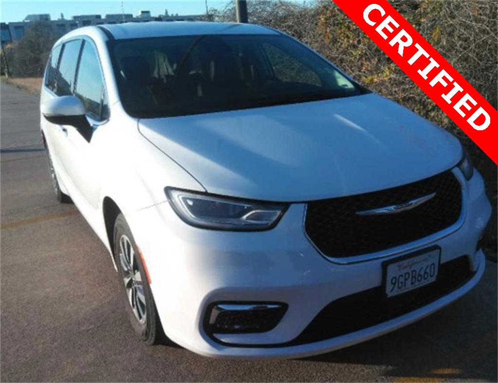 2023 Chrysler Pacifica Hybrid Touring L's photo