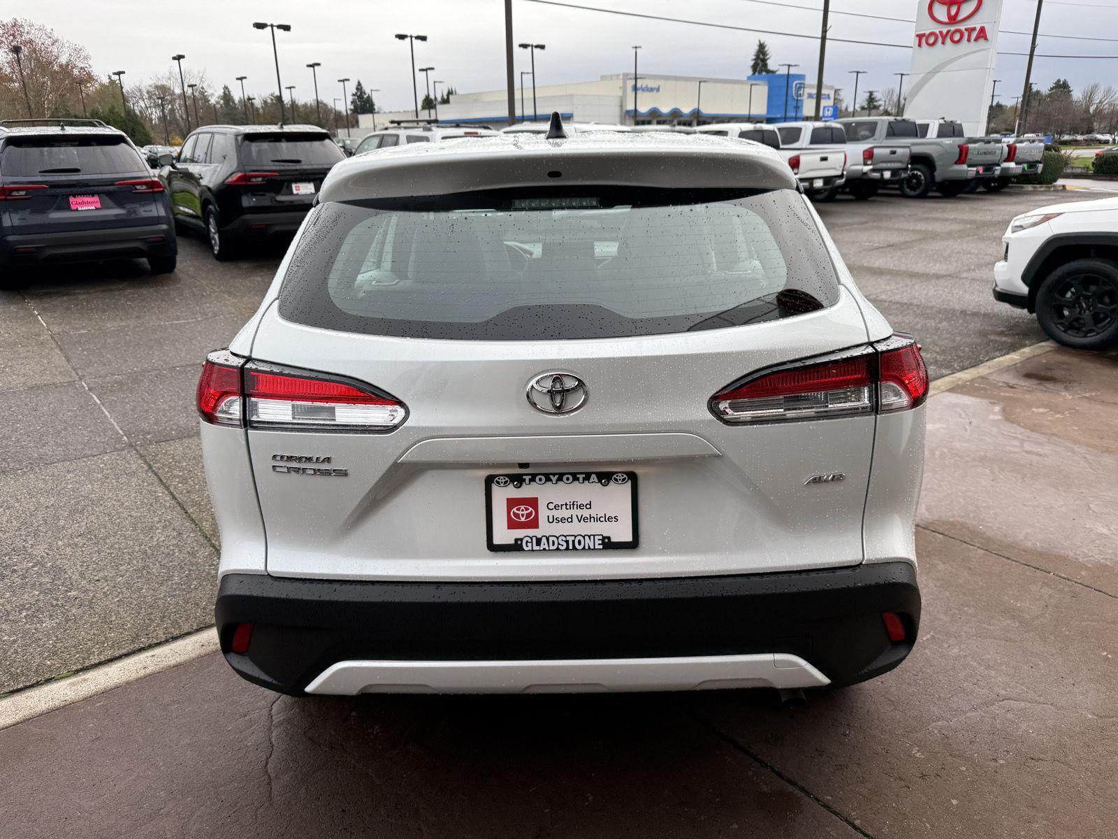 2024 Toyota Corolla Cross L photo 3