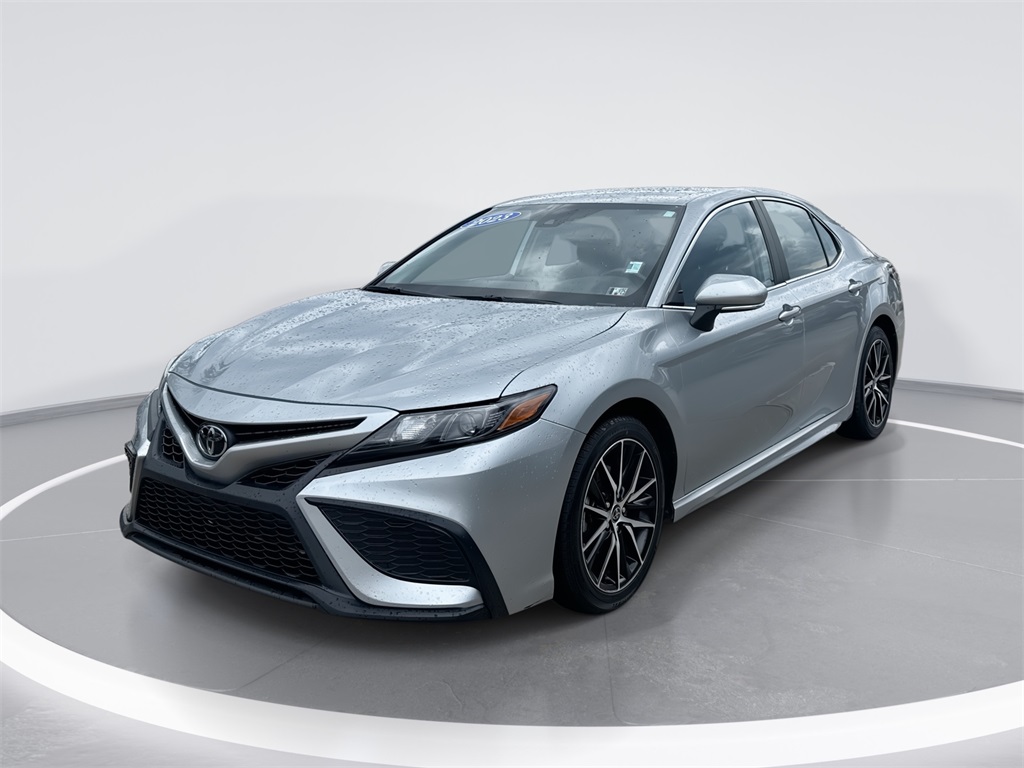 2023 Toyota Camry SE's photo