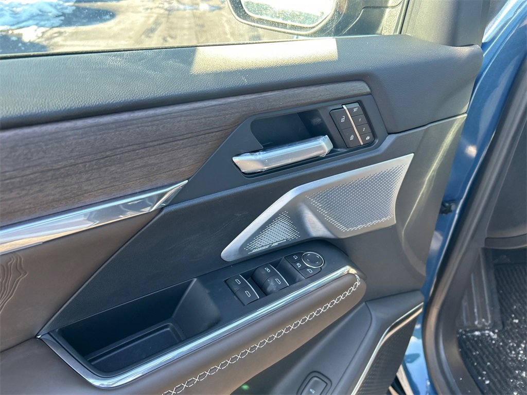 2026 GMC ACADIA - Image 13