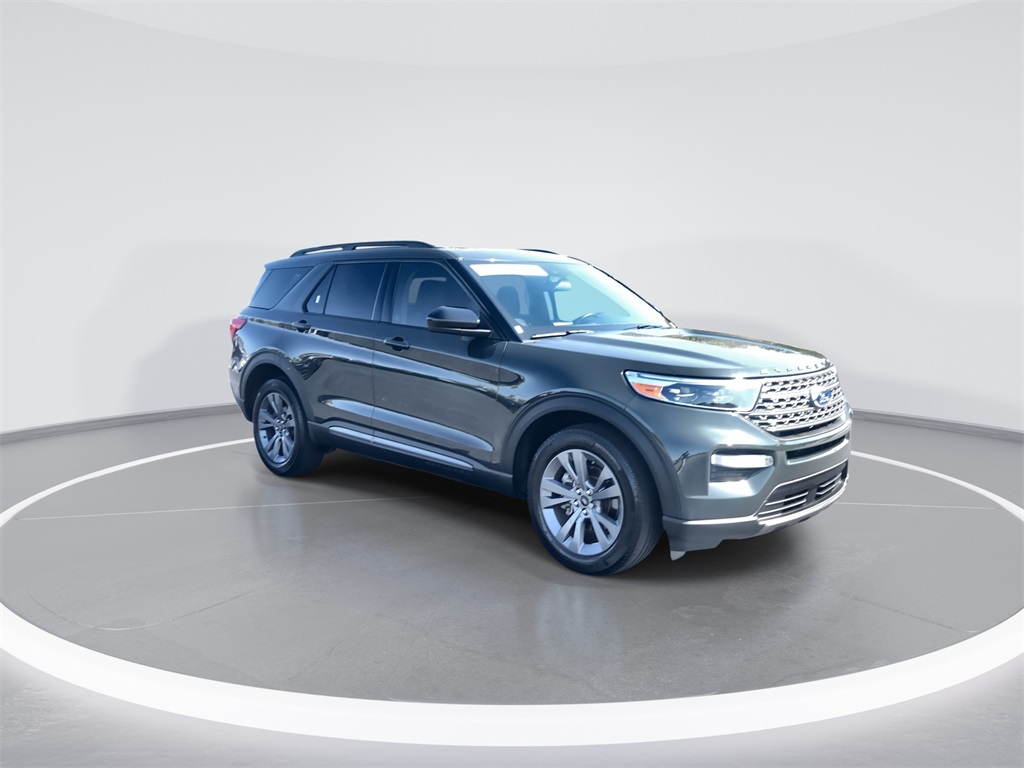 2023 Ford Explorer XLT photo 2