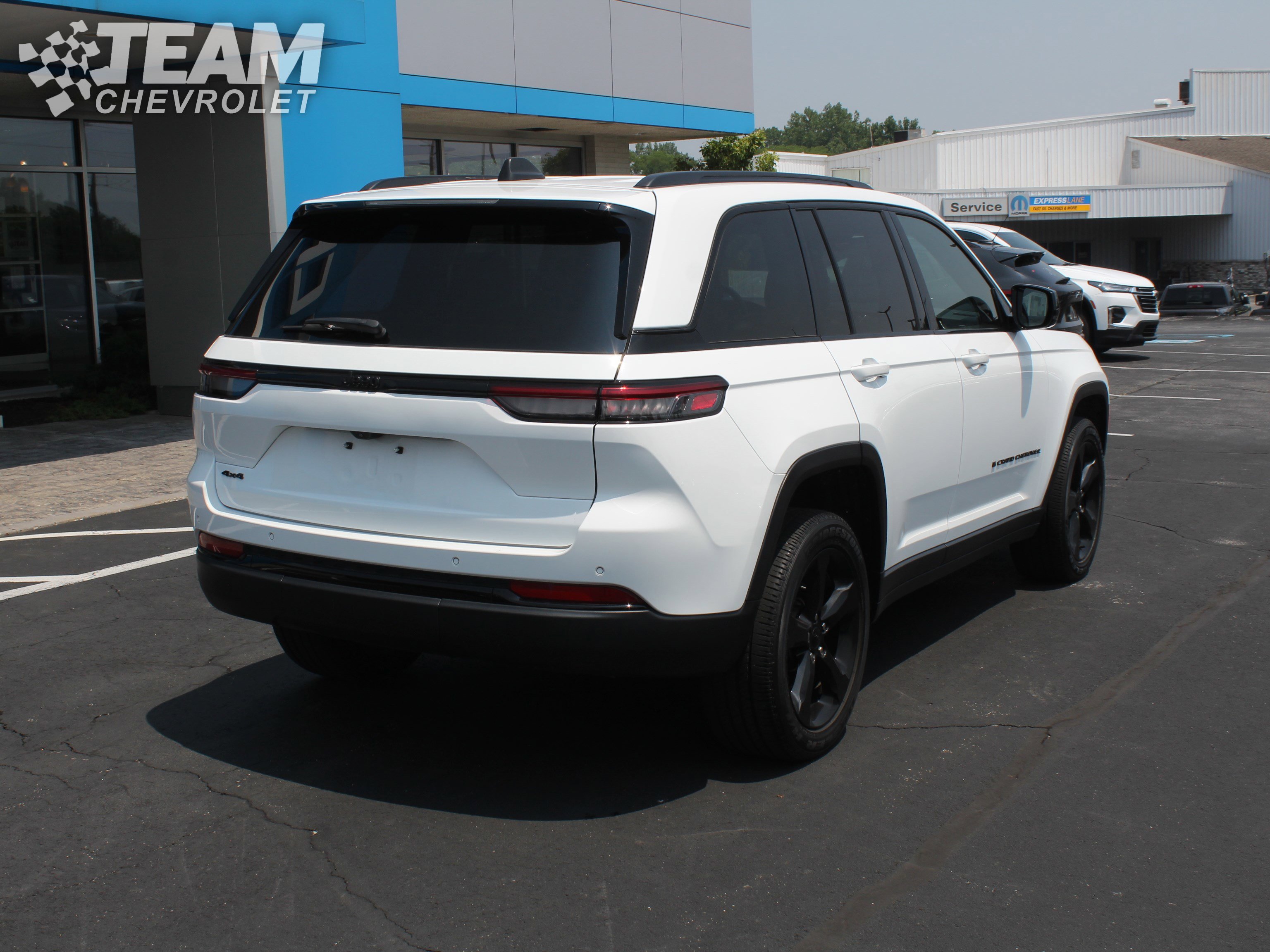 2023 Jeep Grand Cherokee Altitude photo 3