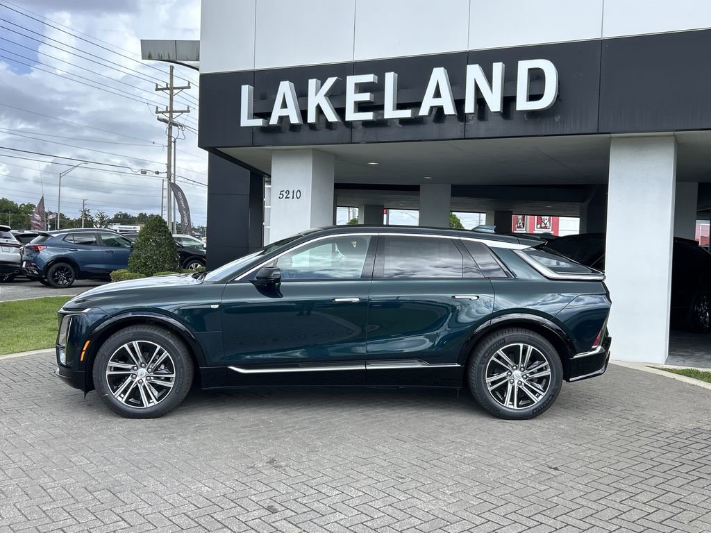 2026 Cadillac Lyriq Luxury photo 2