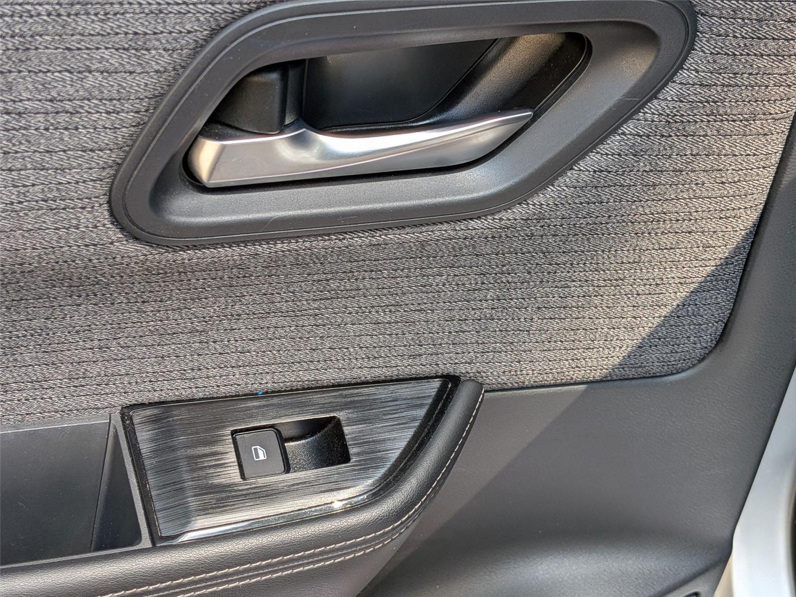 2022 Nissan Rogue SV photo 25