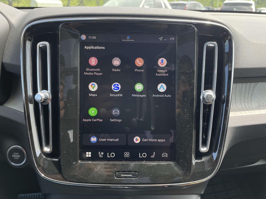 2026 Volvo XC40 AWD Plus photo 18