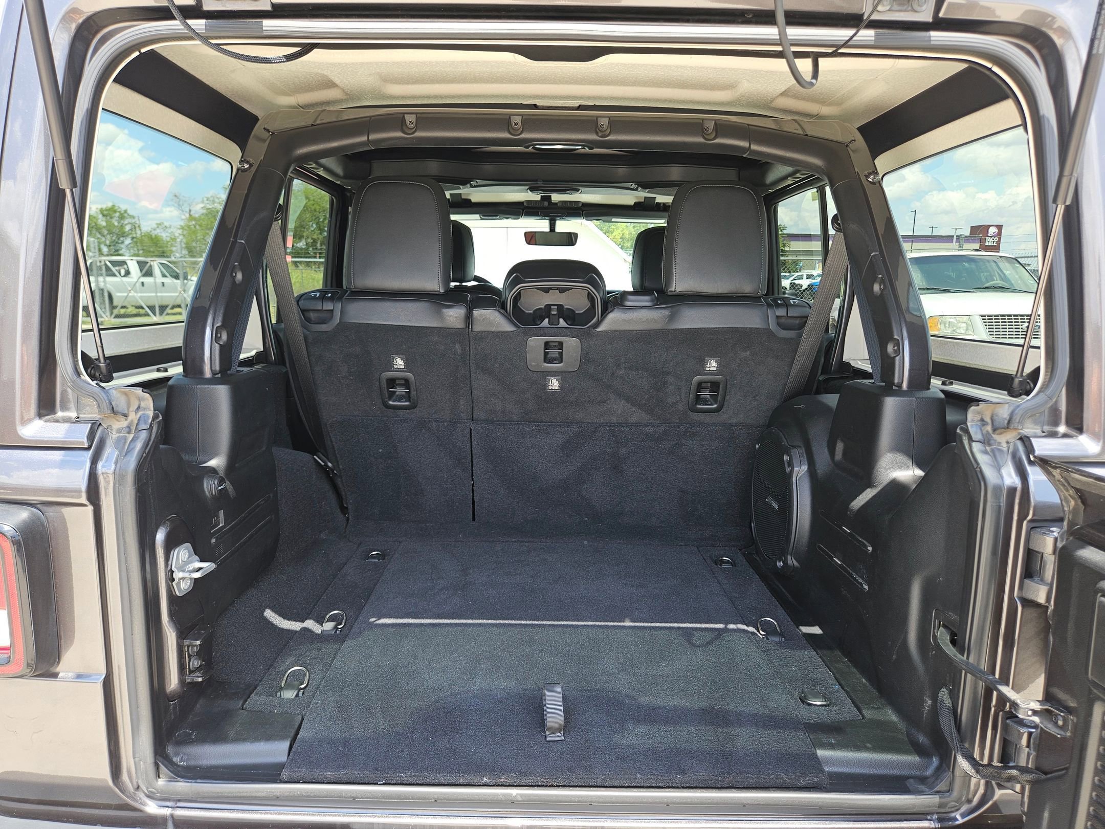 2018 Jeep Wrangler Unlimited Sahara photo 23