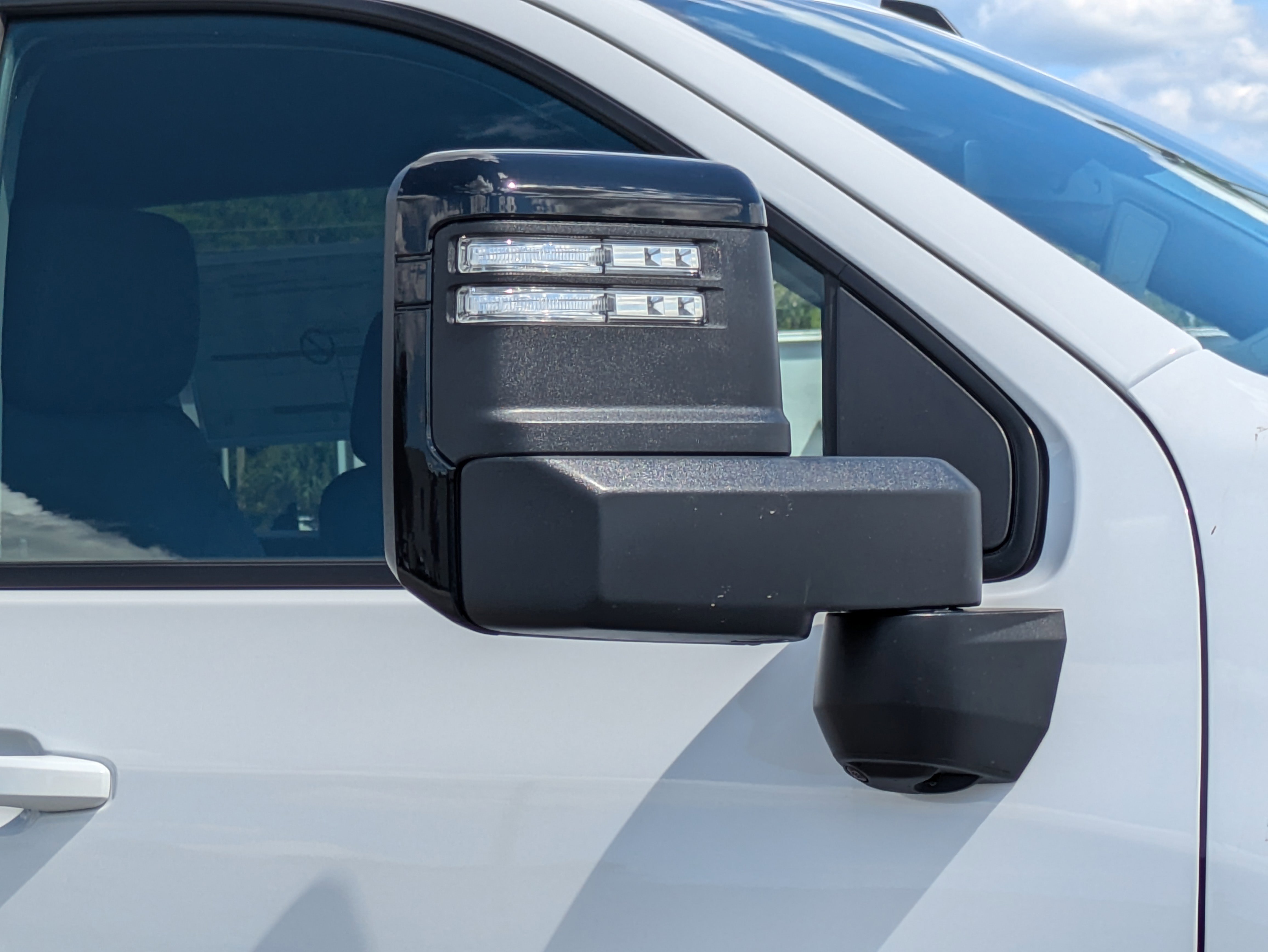 2025 Chevrolet Silverado 2500HD LT photo 2