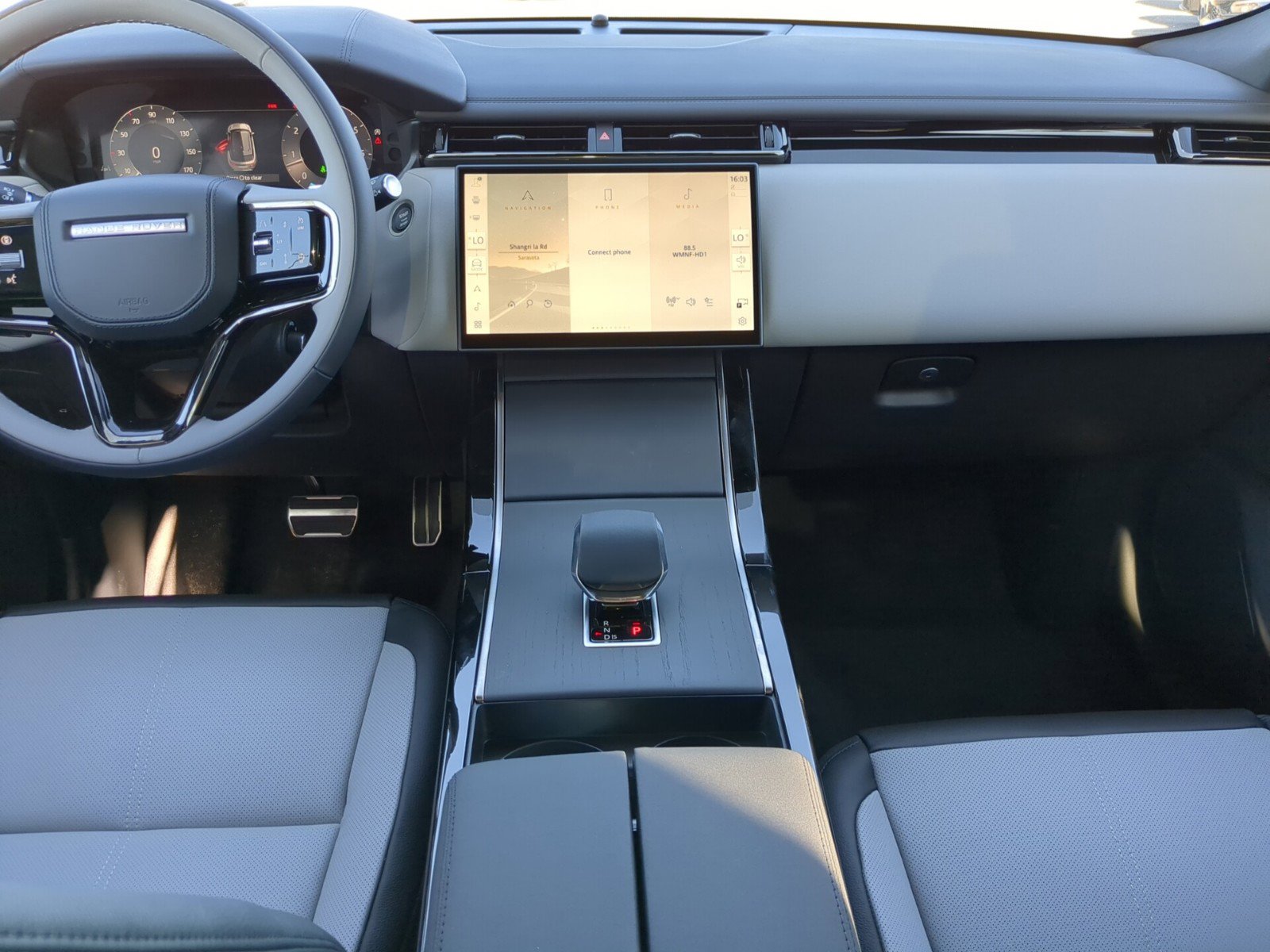 2026 Land Rover Range Rover Velar P250 S photo 13