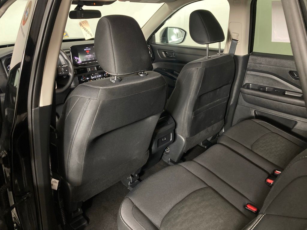 2024 Nissan Pathfinder S photo 2