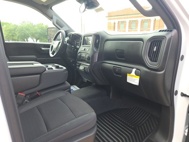 2025 Chevrolet Silverado 2500HD Custom photo 15