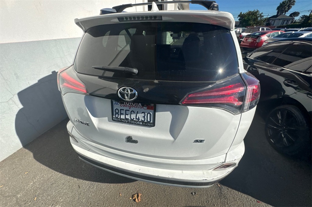 2018 Toyota RAV4 SE photo 4