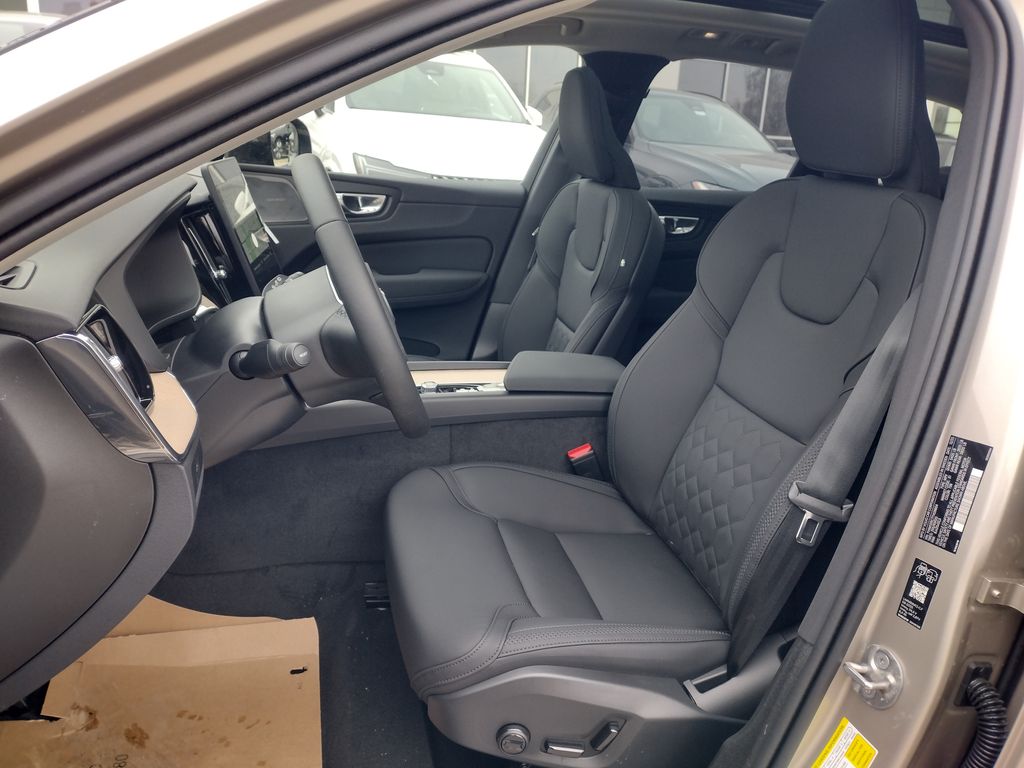2026 VOLVO XC60 - Image 11