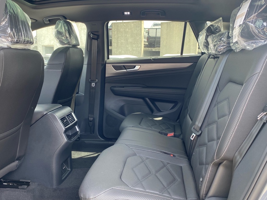 2026 Volkswagen Atlas Cross Sport SE Technology photo 8