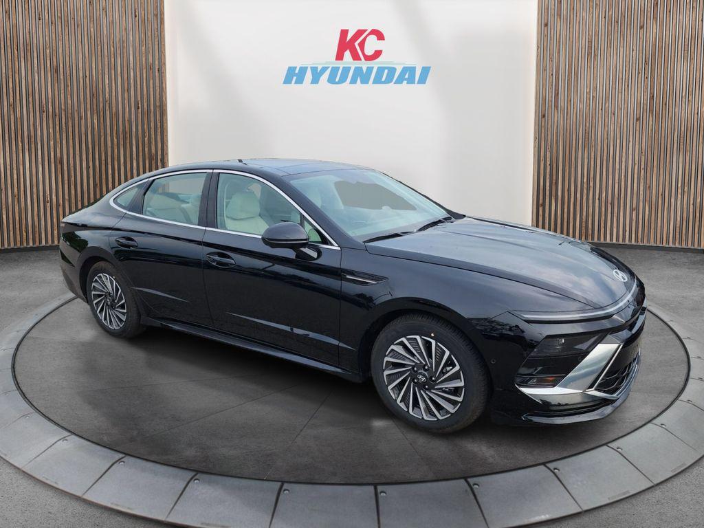 2025 Hyundai Sonata Hybrid Limited photo 3