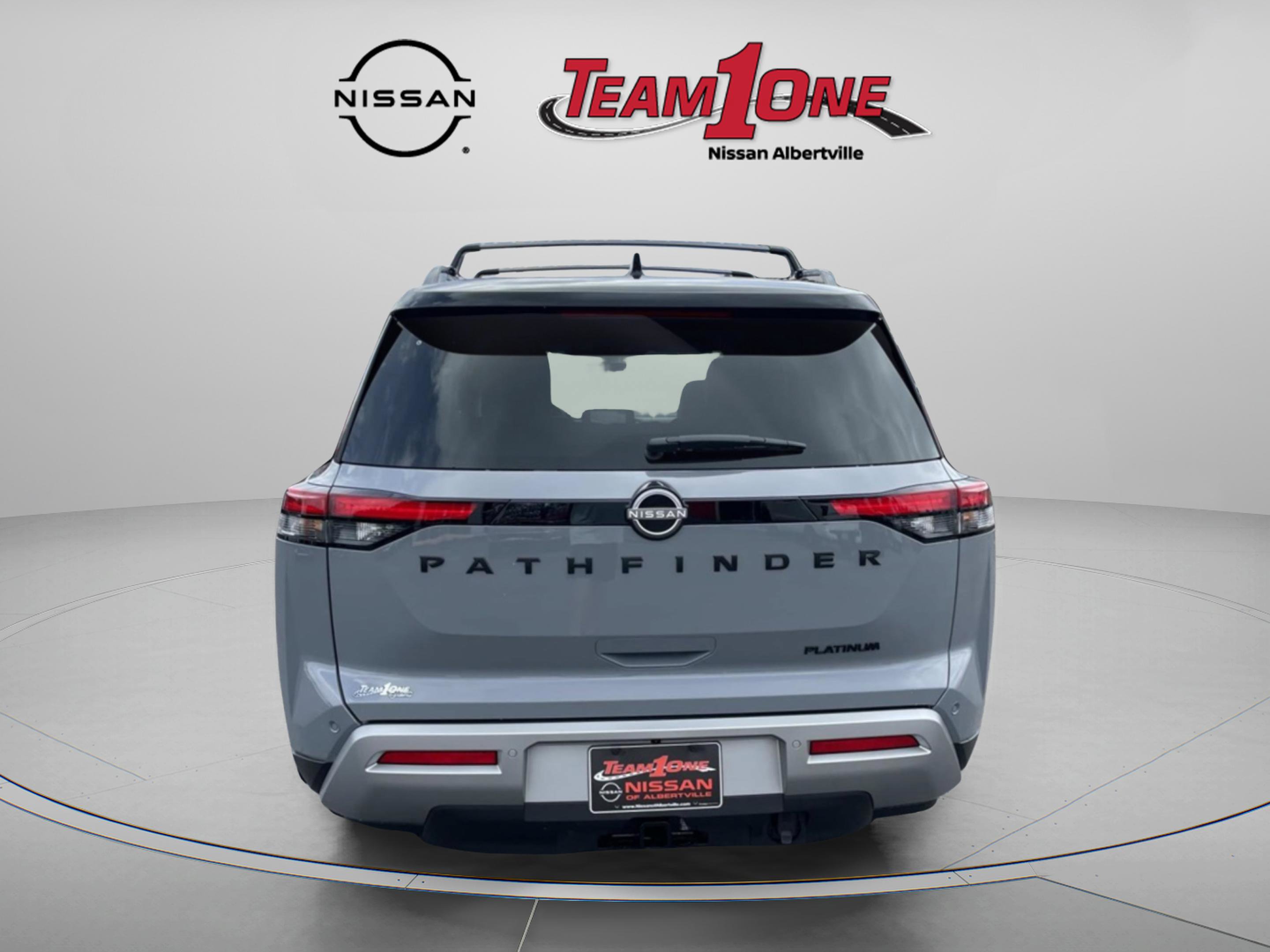2025 Nissan Pathfinder Platinum photo 3