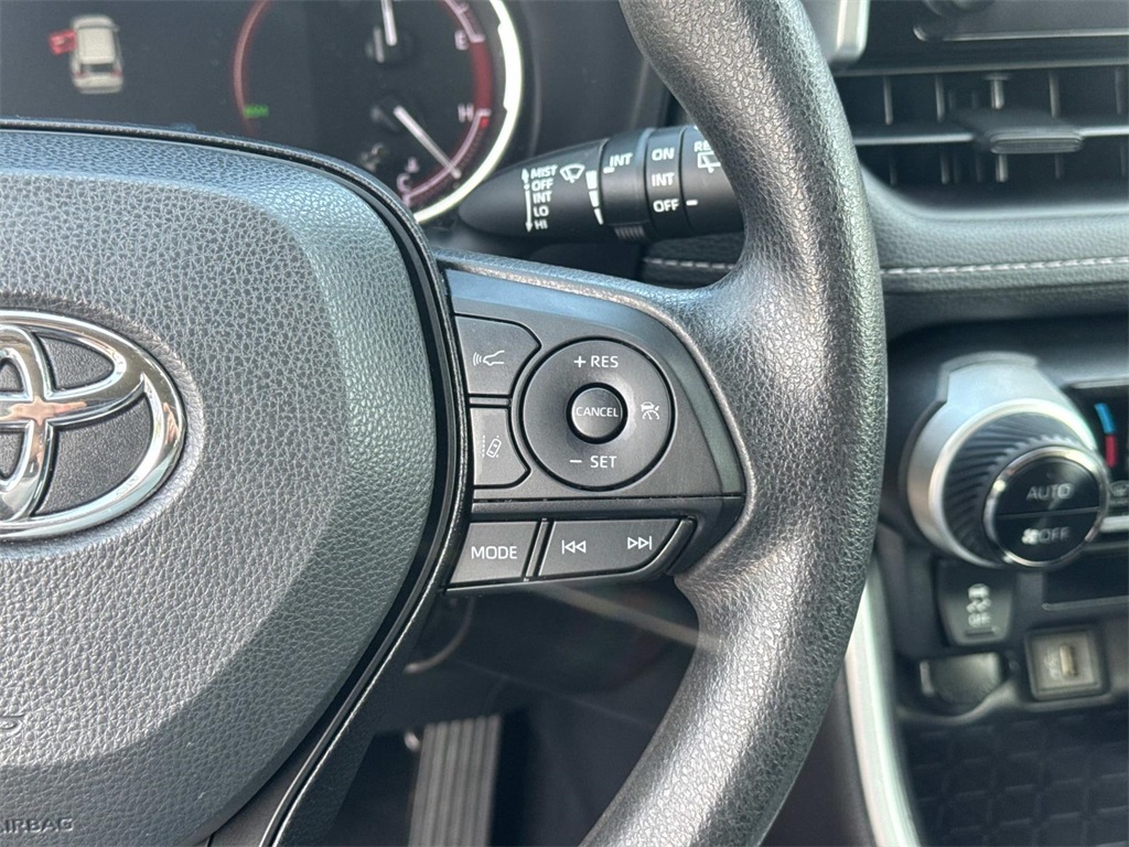 2024 Toyota RAV4 XLE photo 23