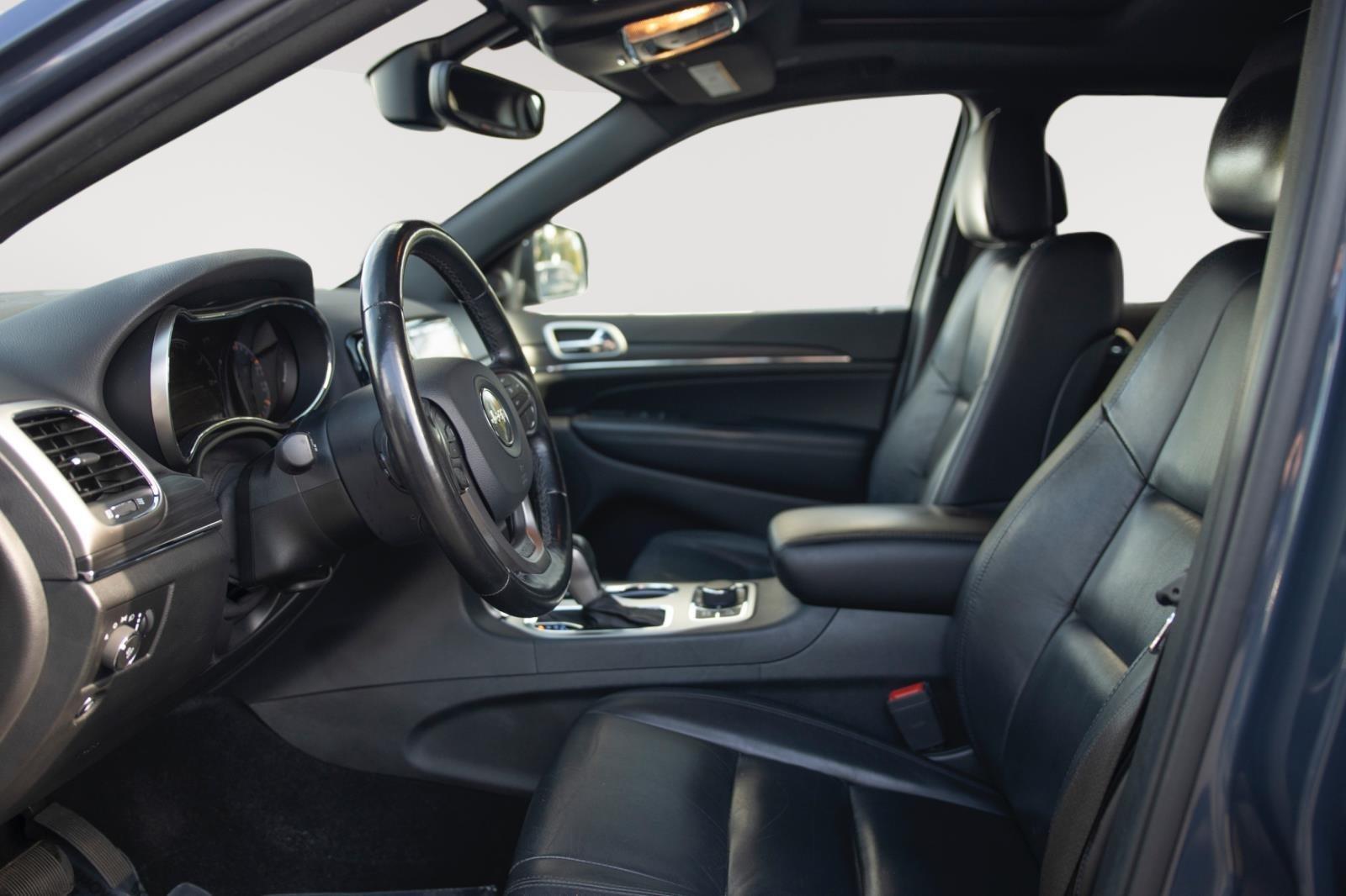 2020 Jeep Grand Cherokee Limited photo 2