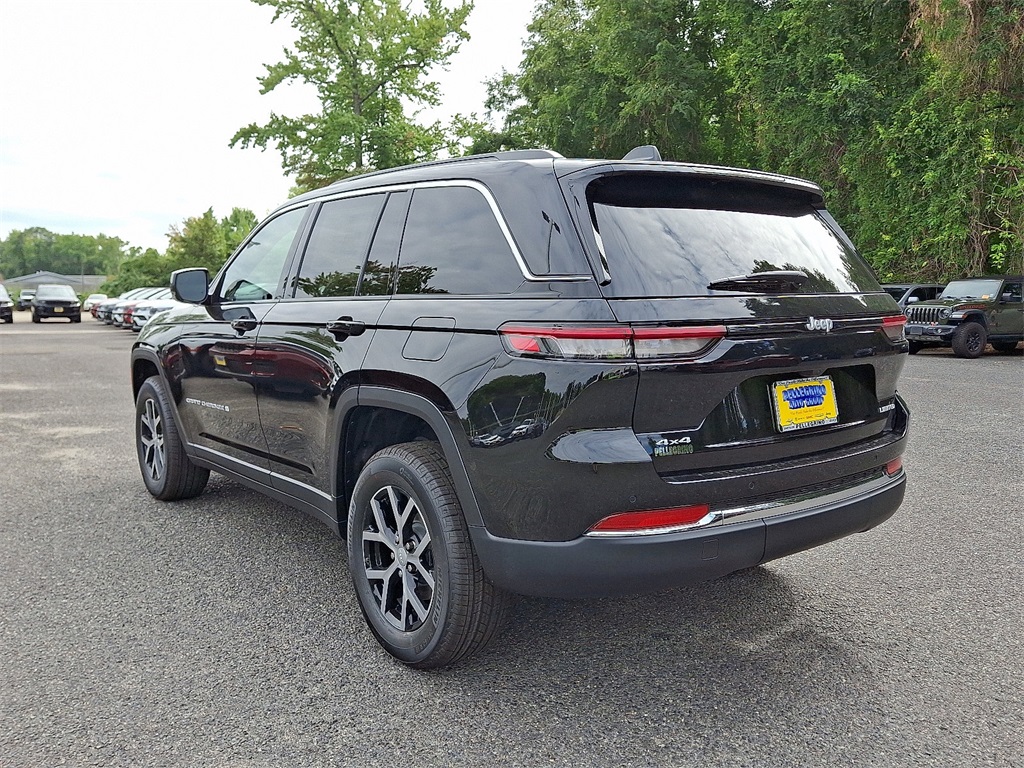 2025 Jeep Grand Cherokee Limited photo 3