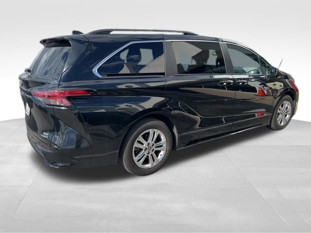 2023 Toyota Sienna XSE photo 3