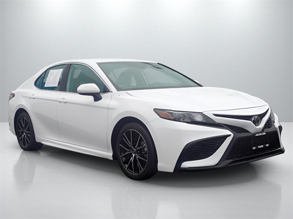 2024 Toyota Camry SE photo 2