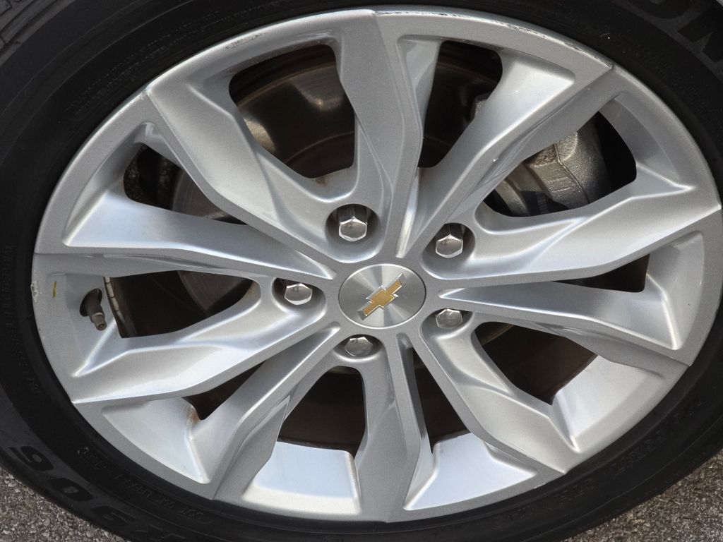 2023 Chevrolet Malibu 1LT photo 2