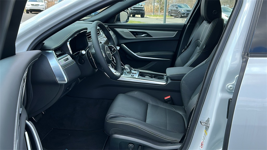 2024 Jaguar XF P300 R-Dynamic SE photo 10