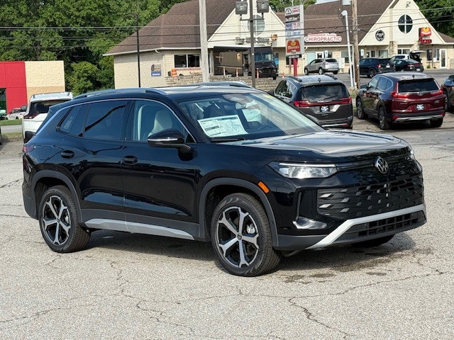 2025 Volkswagen Tiguan SE photo 2