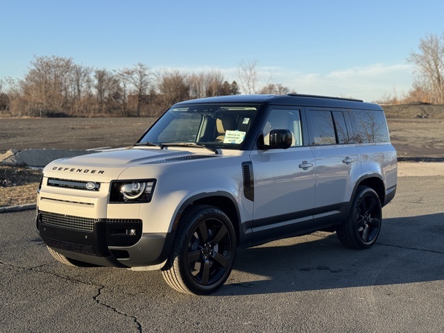 2026 Land Rover Defender S's photo