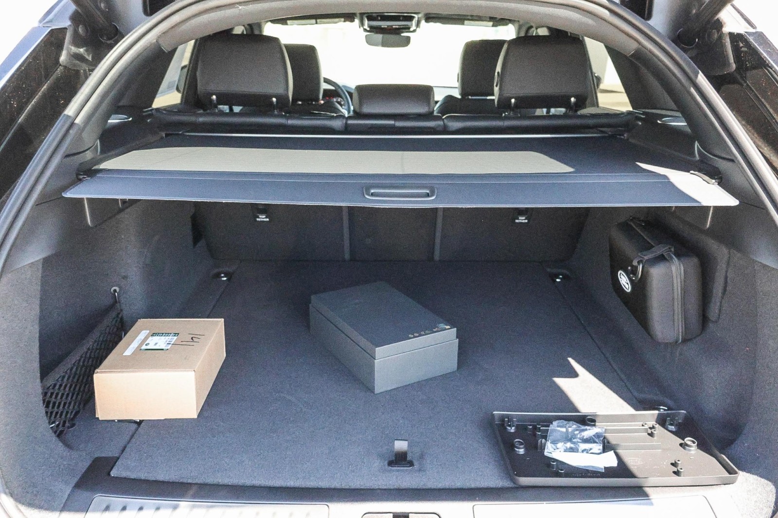 2026 Land Rover Range Rover Velar SE photo 22