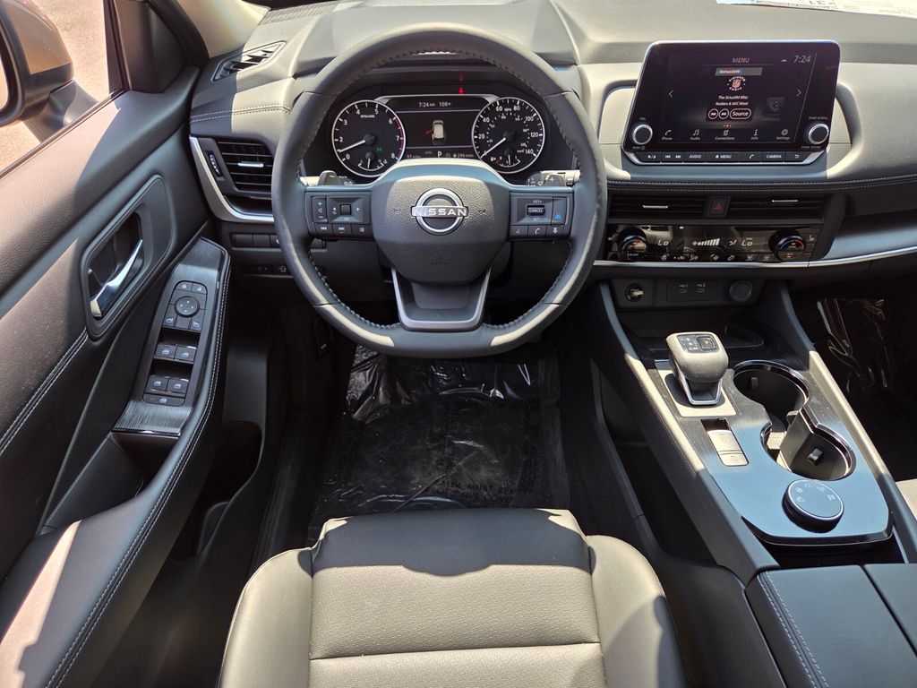 2025 Nissan Rogue SV photo 8