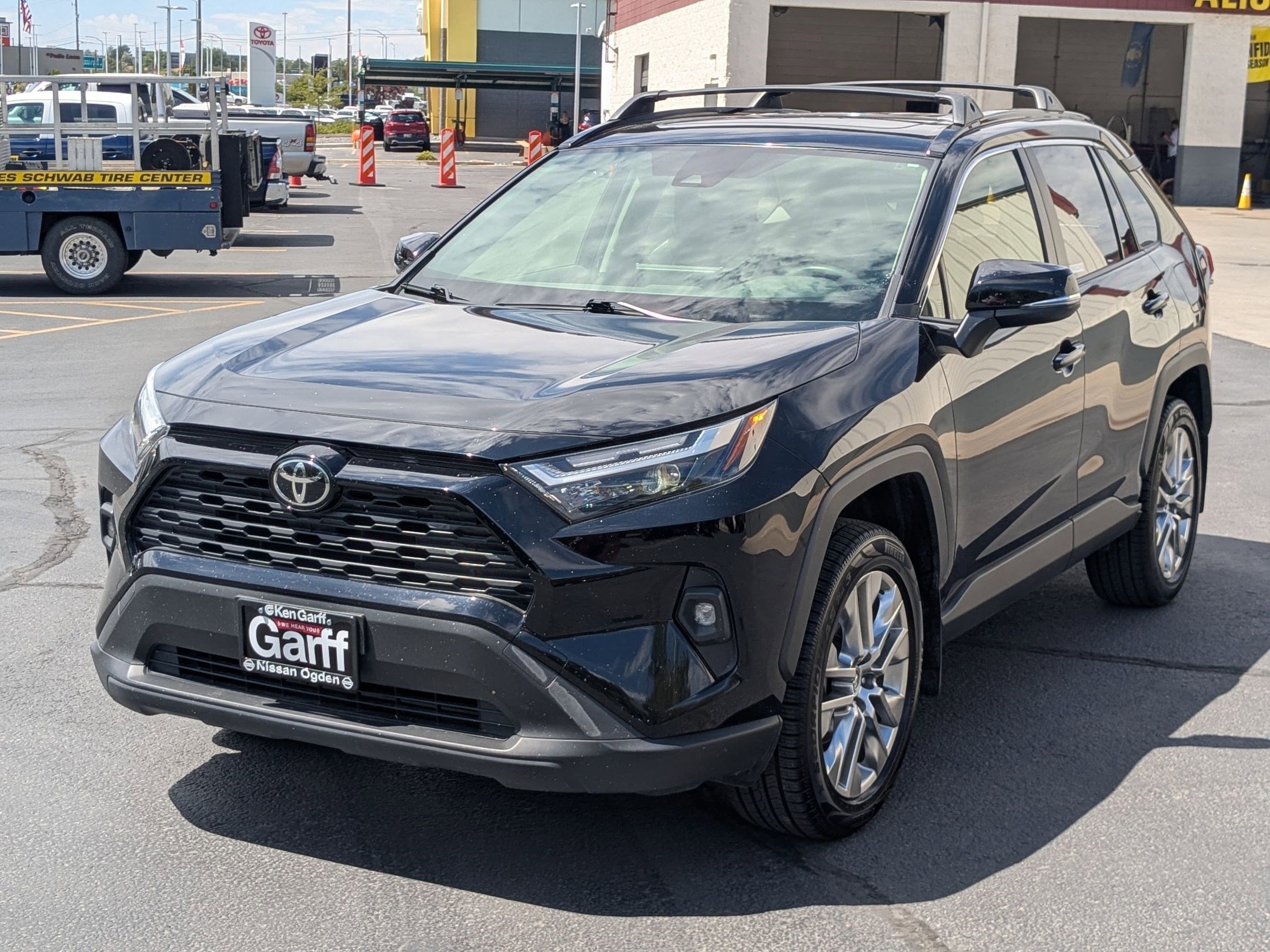 2023 Toyota RAV4 XLE Premium photo 4